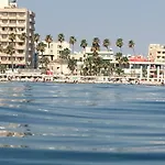 아파트 Ithaki Phinikoudes No. 204 라르나카
