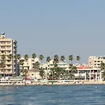 아파트 Ithaki Phinikoudes No. 204