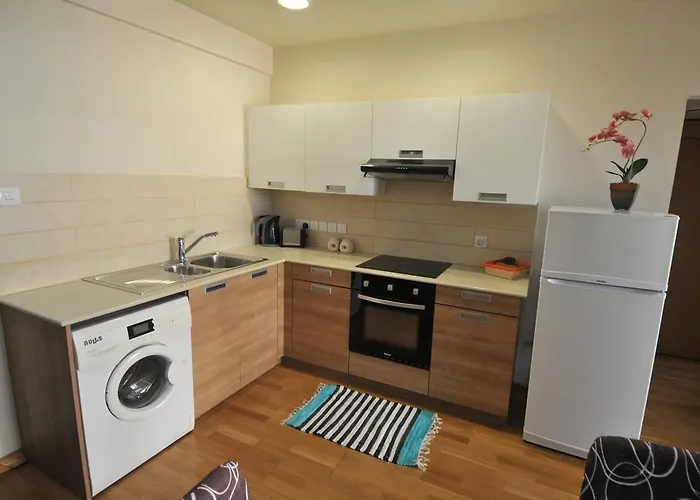 Ithaki Phinikoudes No. 204 * ラルナカ