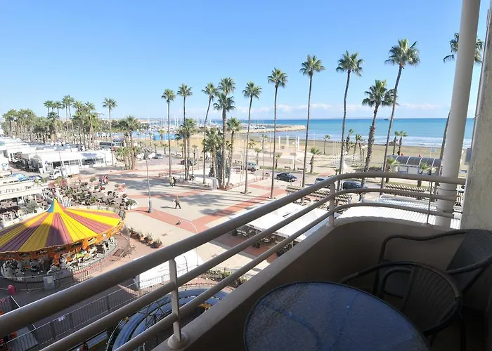 Ithaki Phinikoudes No. 204 * ラルナカ